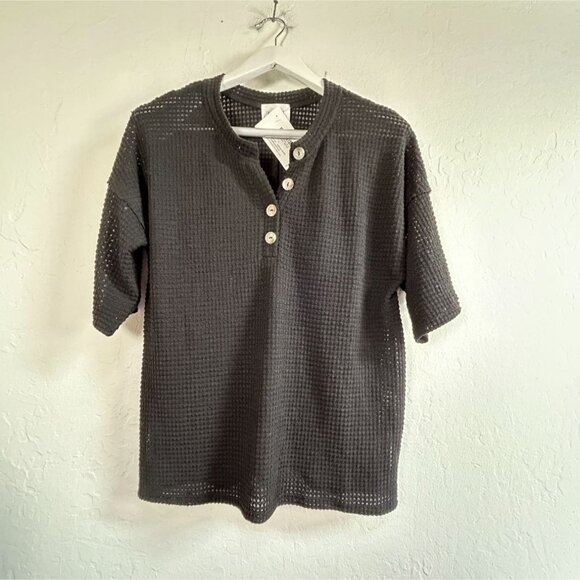 Andree by Unit Womens Black Waffle Knit Henley Top Size Medium Short Sleeve New - Picture 1 of 8